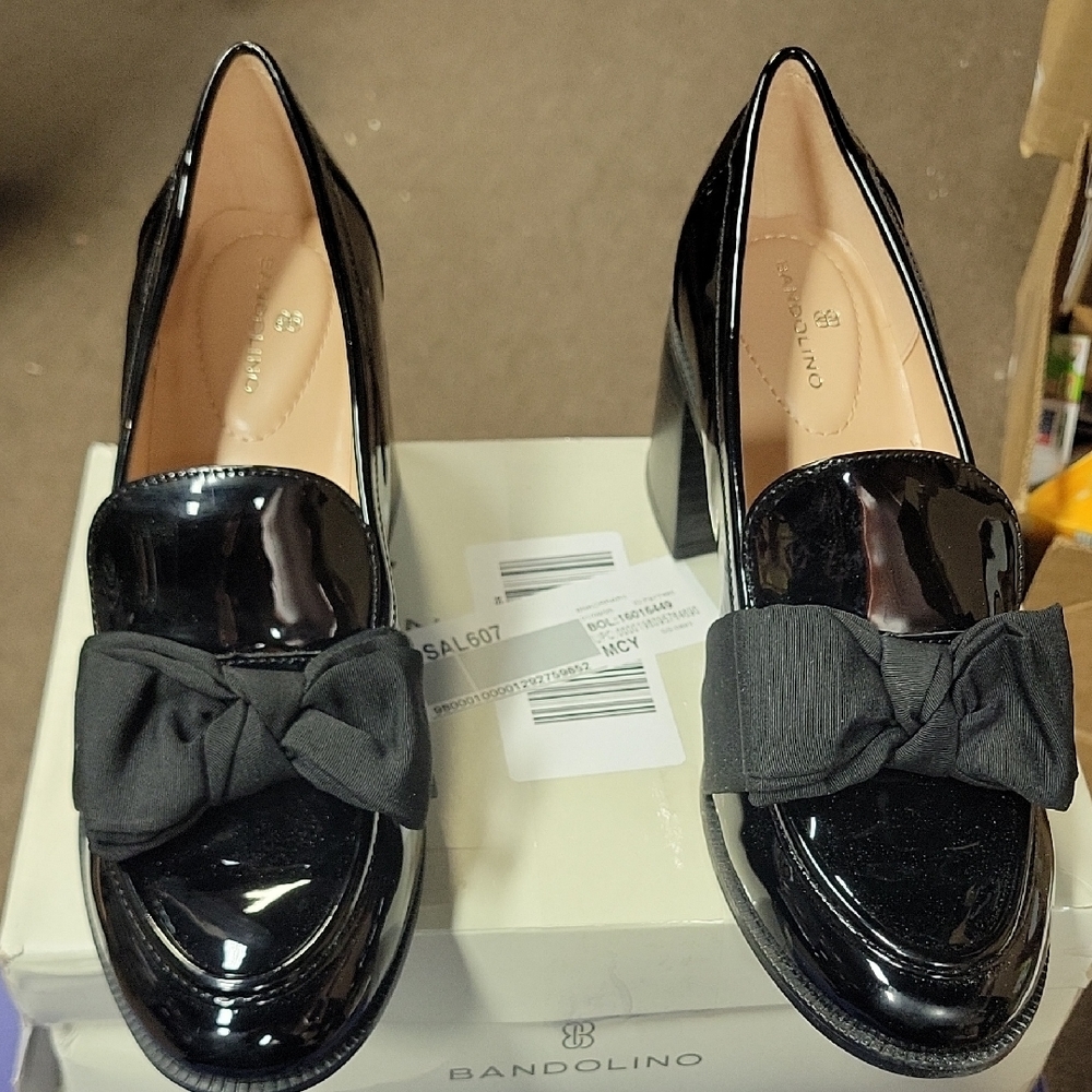Bandolino Black Patent Leather Heels with Bow